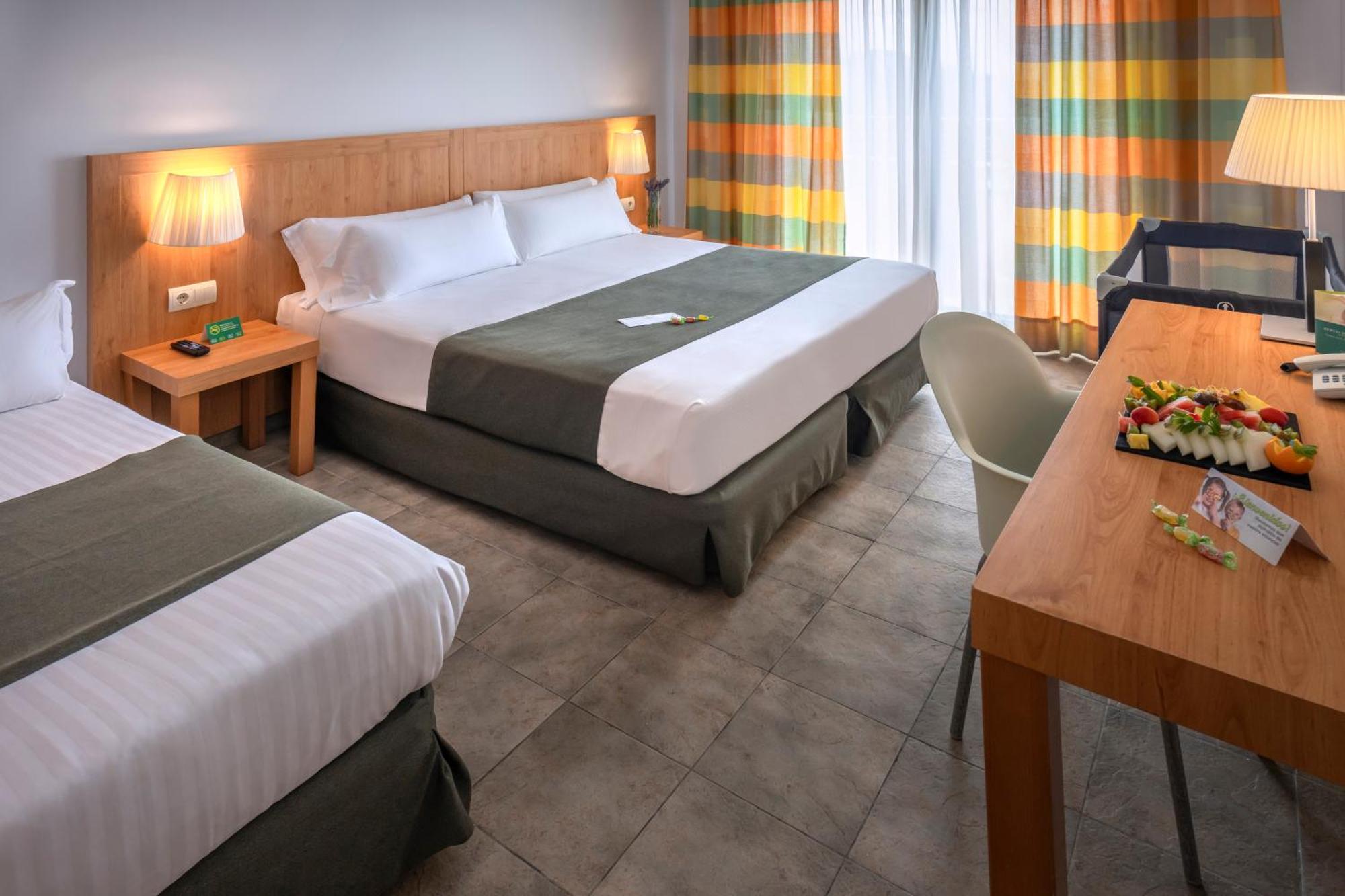 Vilar Rural De Sant Hilari Sacalm By Serhs Hotels Ruang foto